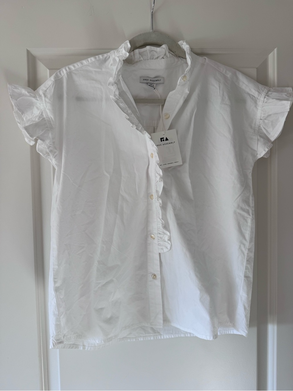 Free Assembly White Ruffle-Trim Button-Front Blouse